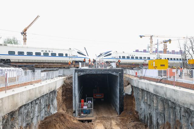 英皇体育：基建工程LOF